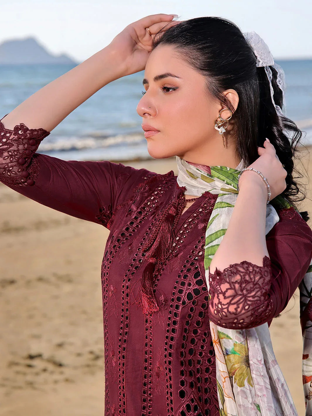 Izel | Saahil Signature Lawn 24 | LALEEN - Aqsa Fabrics