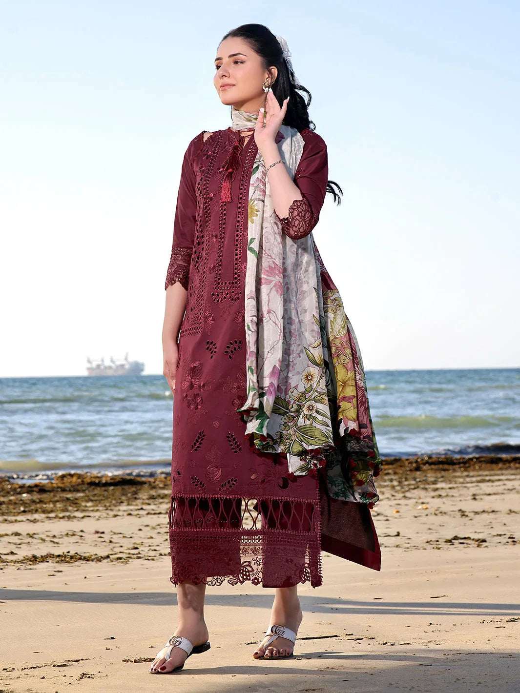 Izel | Saahil Signature Lawn 24 | LALEEN - Aqsa Fabrics