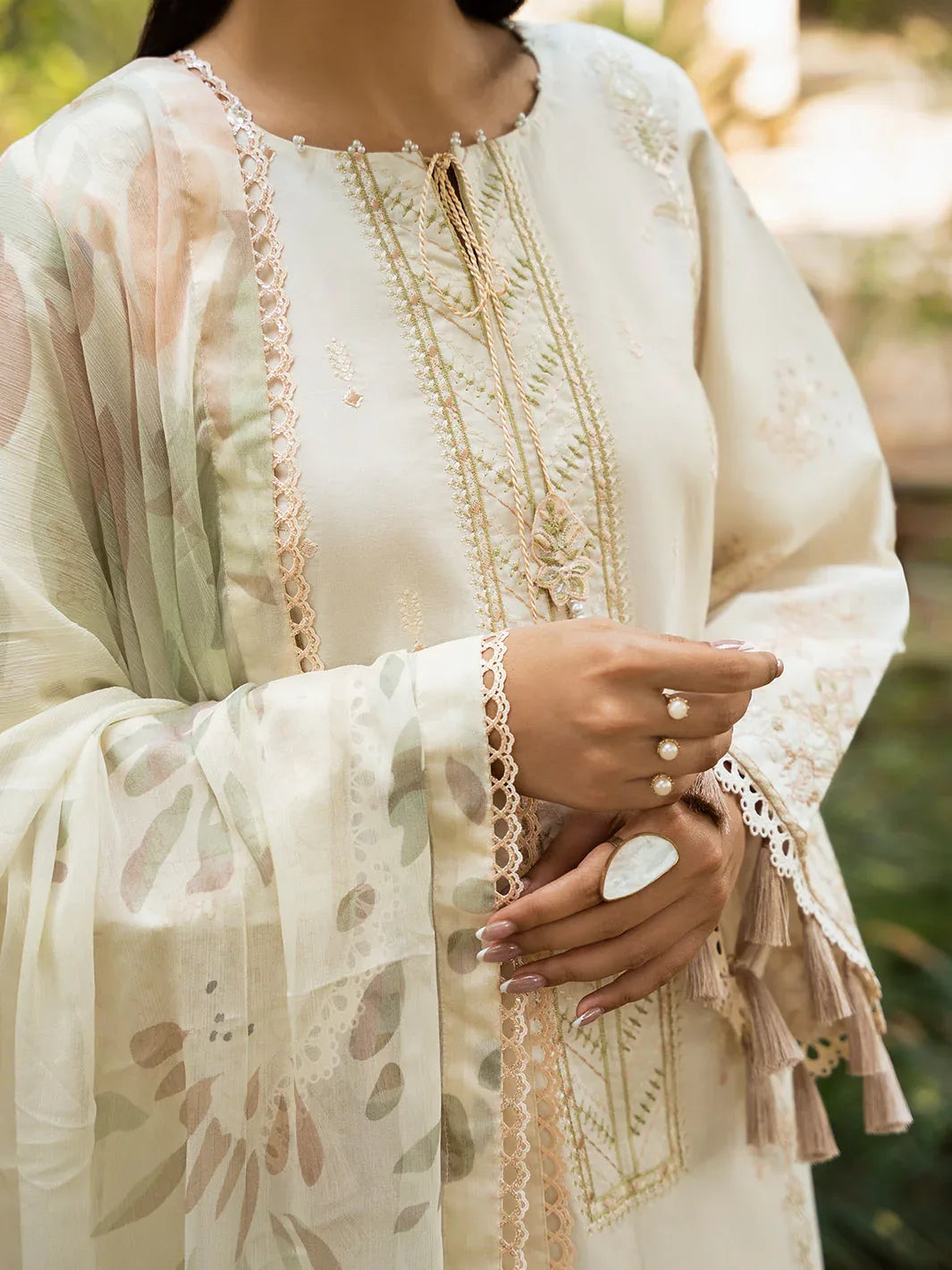 Izel | Dastak Luxury Lawn | MAAHAY - Aqsa Fabrics