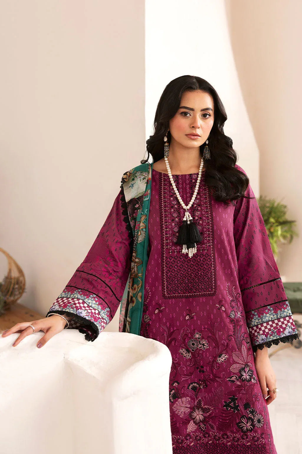 Ramsha | Mashaal Luxury Lawn |  L-1402 - Aqsa Fabrics