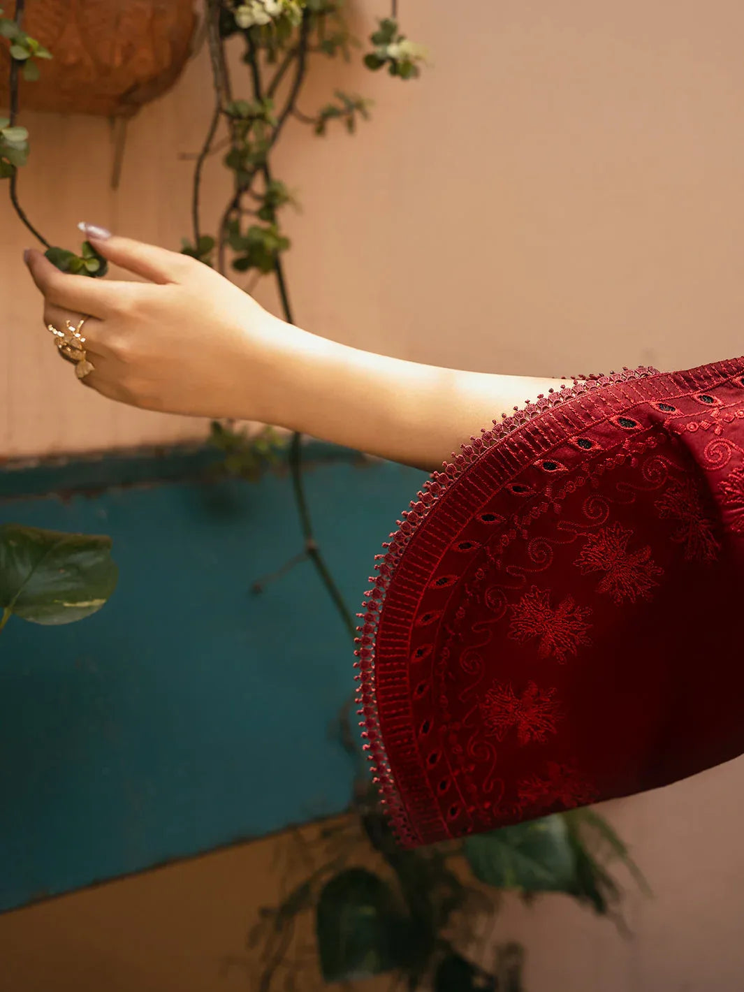 Izel | Dastak Luxury Lawn | REET - Aqsa Fabrics
