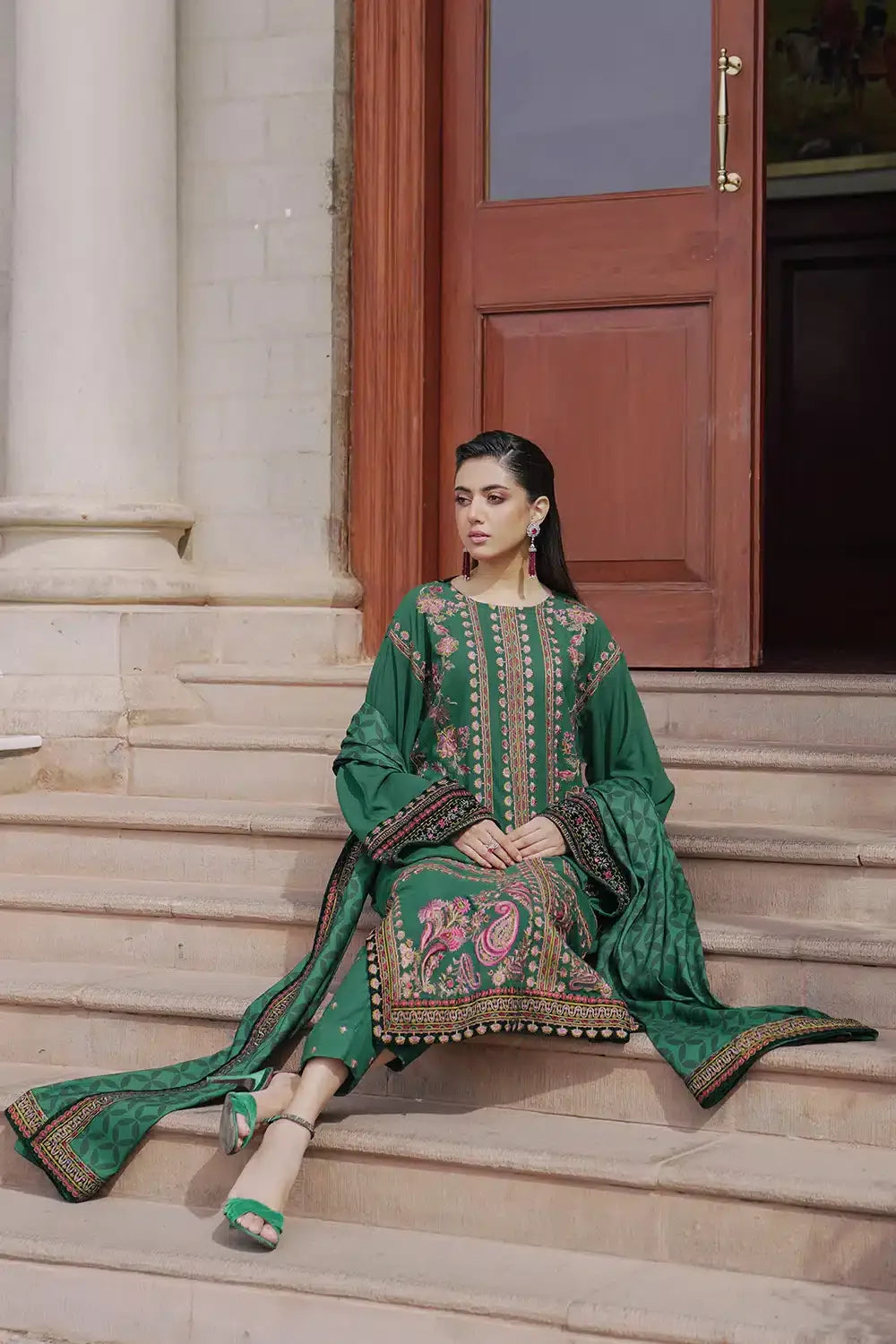 Saira Rizwan | Winter 23 | ISMAT SR-01 - Aqsa Fabrics