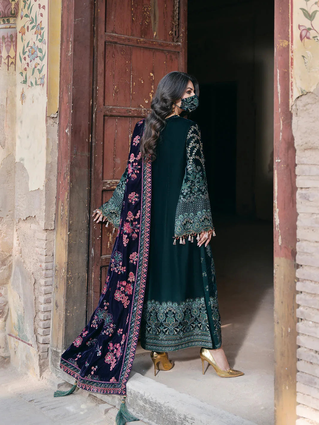 Flossie | Siara Velvet Formals | V-102 - A - Aqsa Fabrics