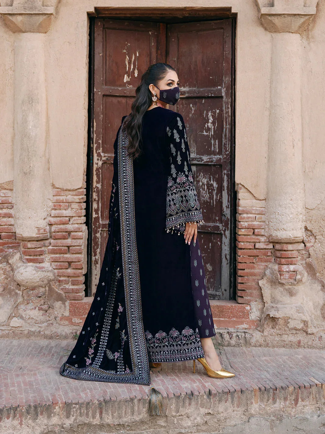 Flossie | Siara Velvet Formals | V-104 - A - Aqsa Fabrics