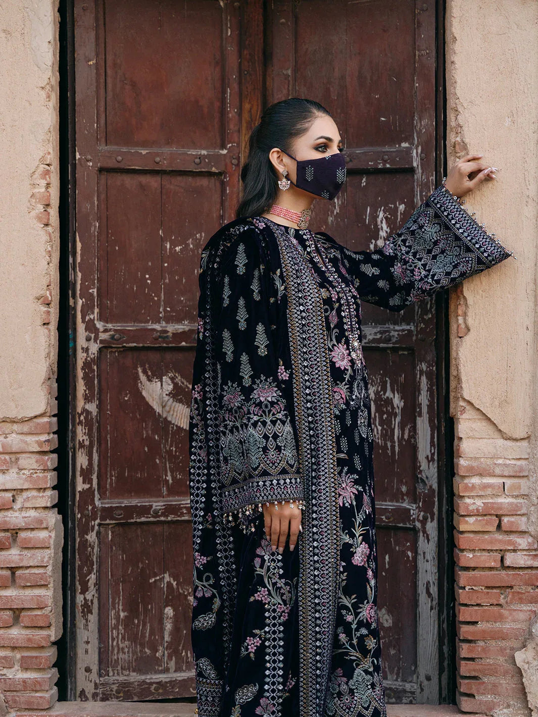 Flossie | Siara Velvet Formals | V-104 - A - Aqsa Fabrics